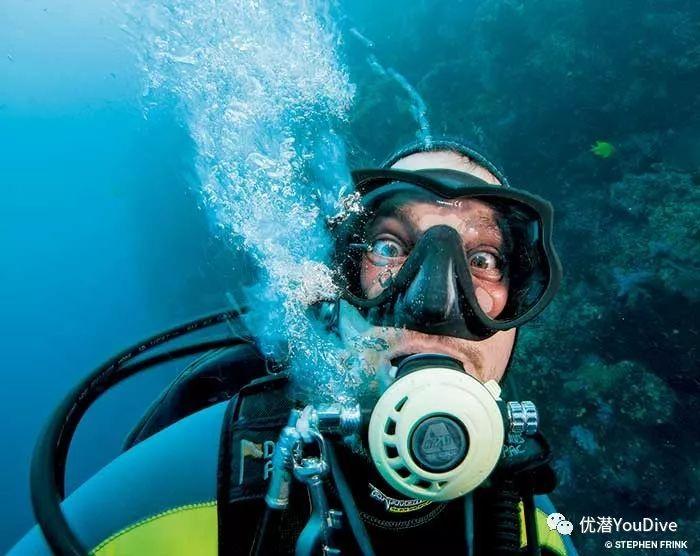 LOL这游戏是正常人玩的？感觉玩这游戏的人都是不正常的人玩的！那些喷子都以为自己是天才以为自己无敌