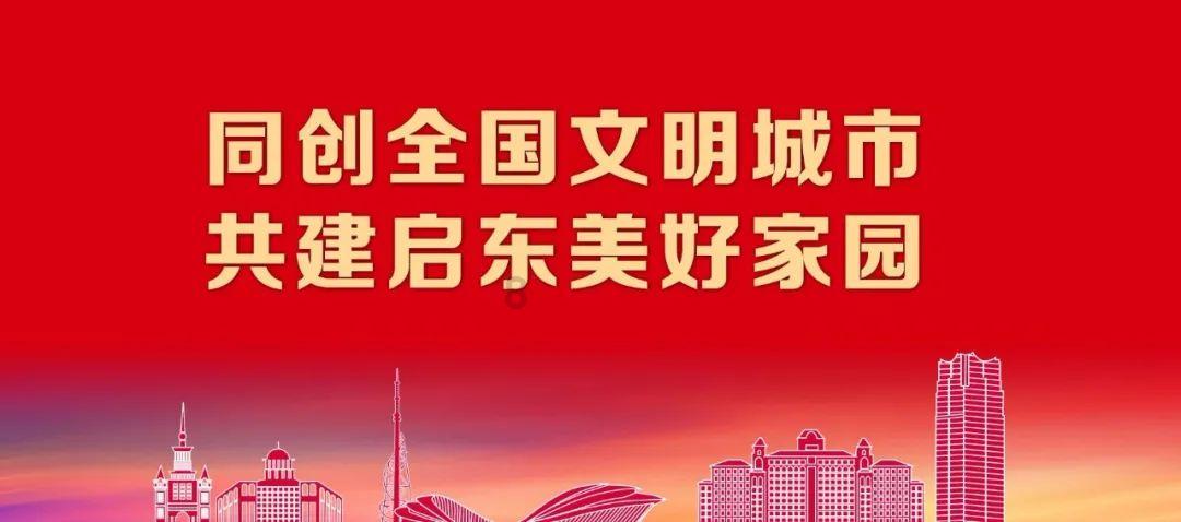 救护车被困冰雪中，交警紧急开辟生命通道