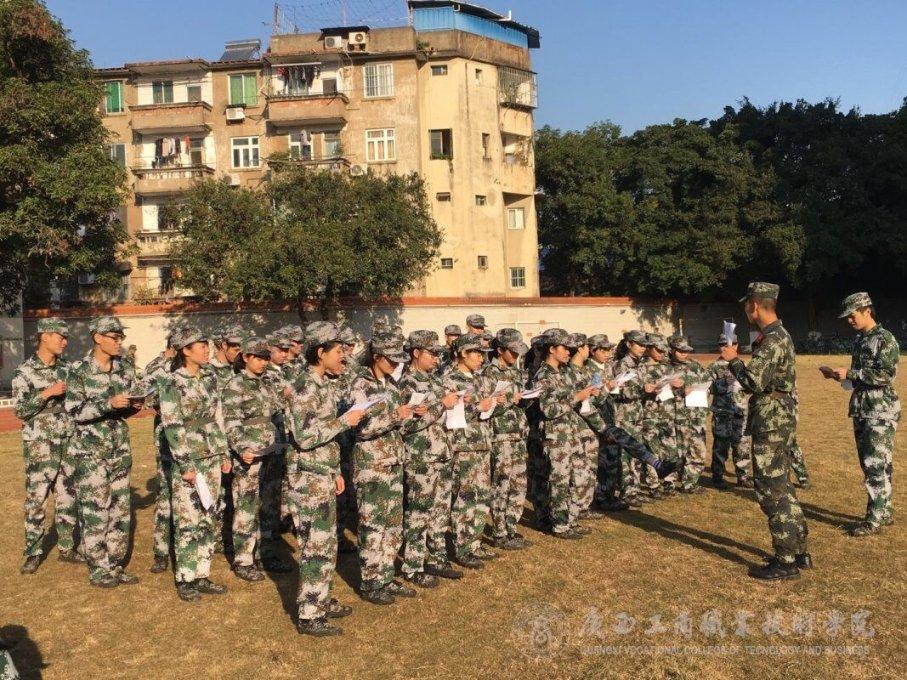 迷路的可爱女宝宝