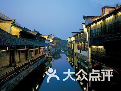 “人生导师”的乐嘉不再风光：时代抛弃你的时候，连招呼都不会打